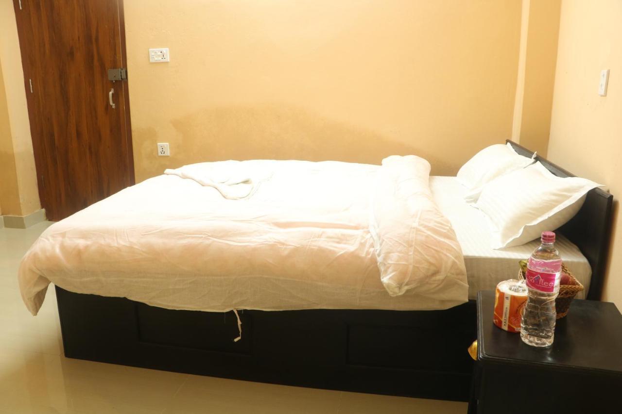 Hotel Eagle Zone Pokhara Exteriör bild